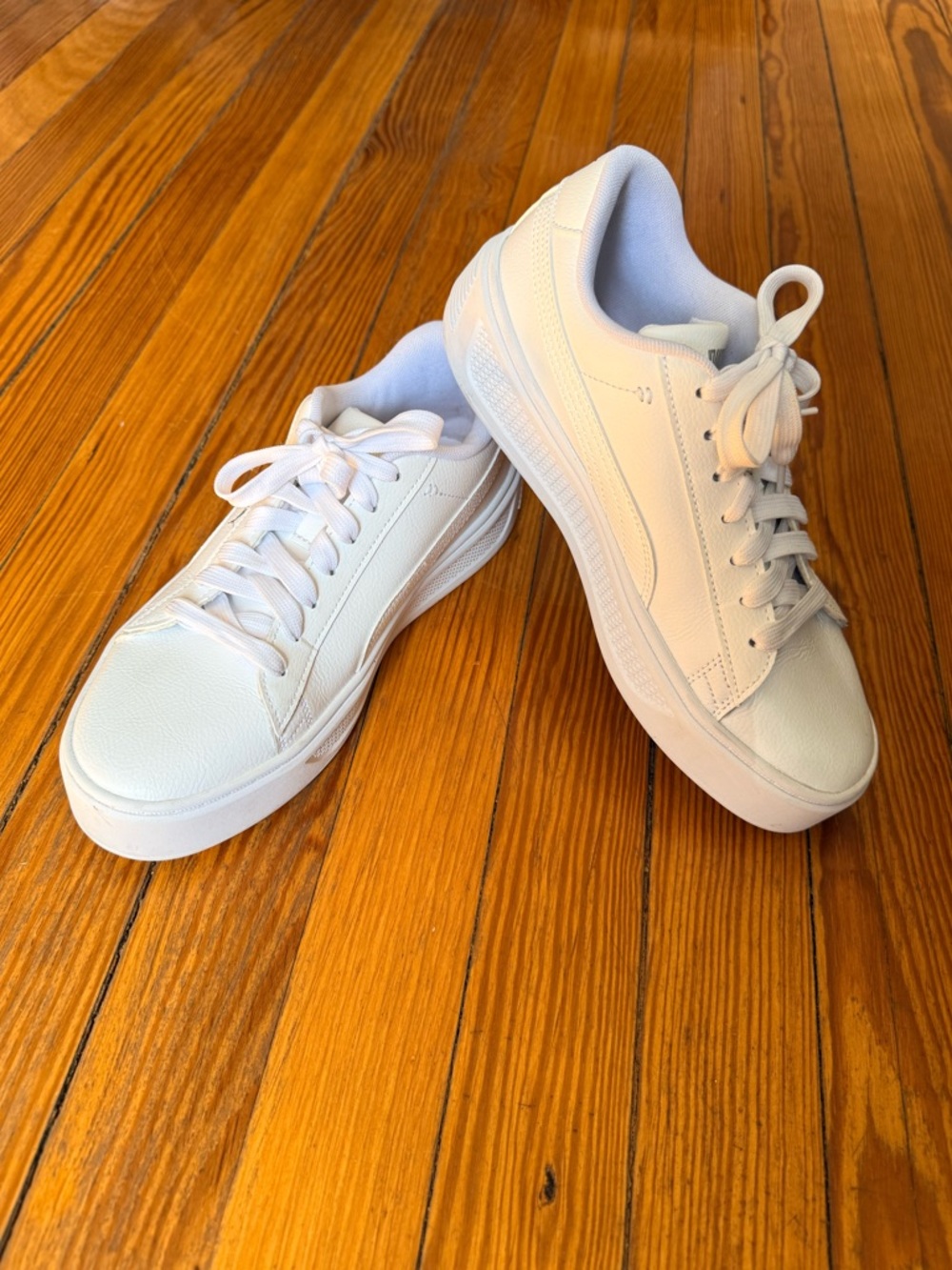 Puma Size 8 White Low-Top Sneakers